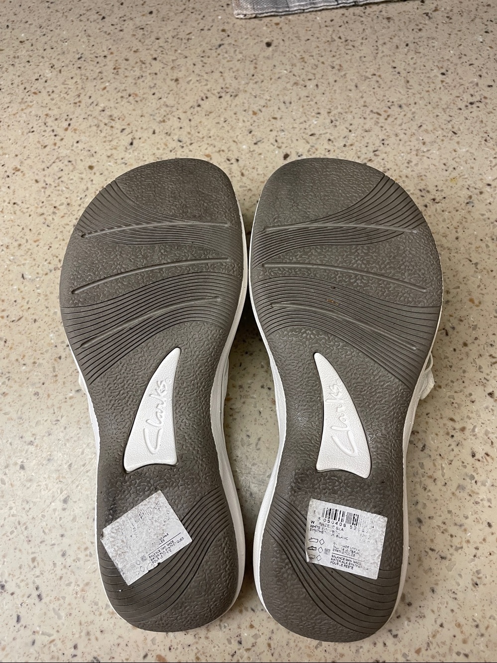 Clarks White Cloudsteppers Cushioned Thong Sandals - Picture 4 of 4
